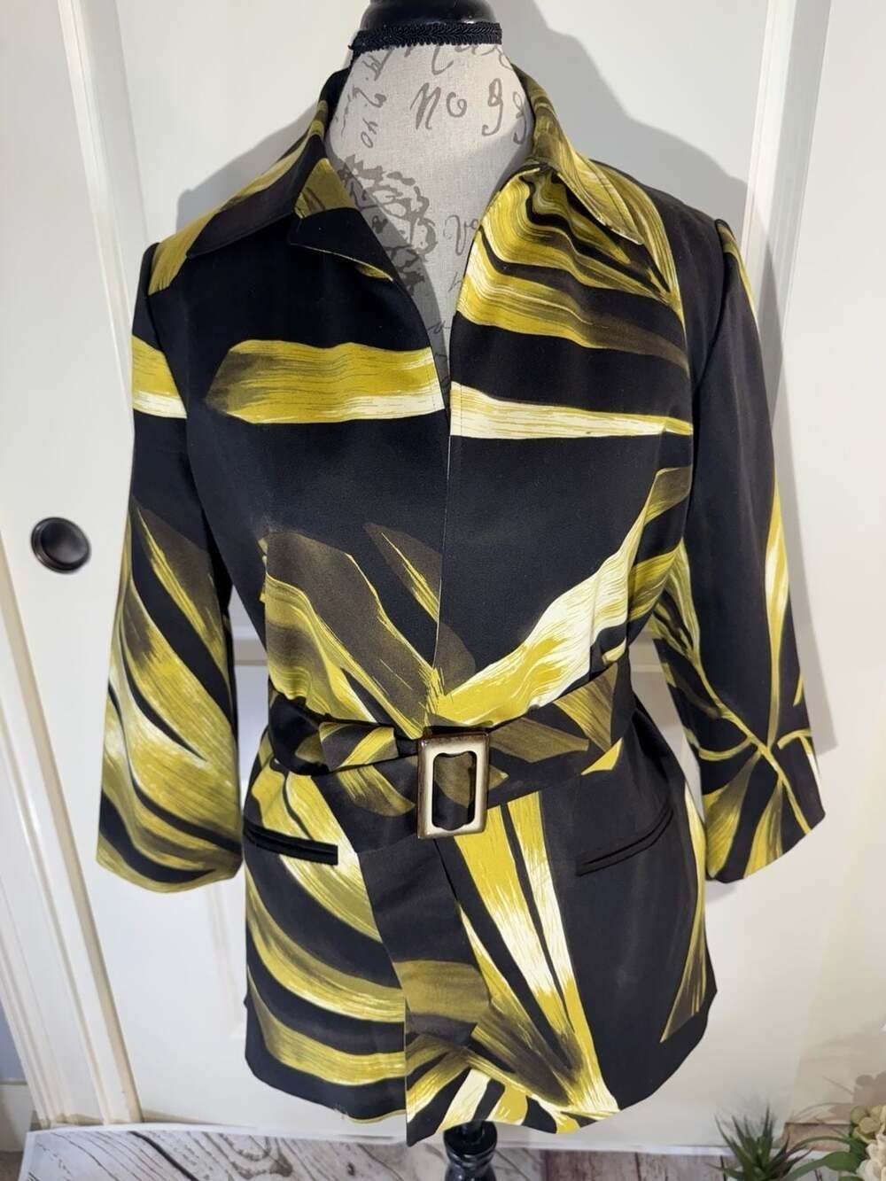 Linda Allard Ellen Tracy Size 12 Tropical Leaf Print Belted Jacket